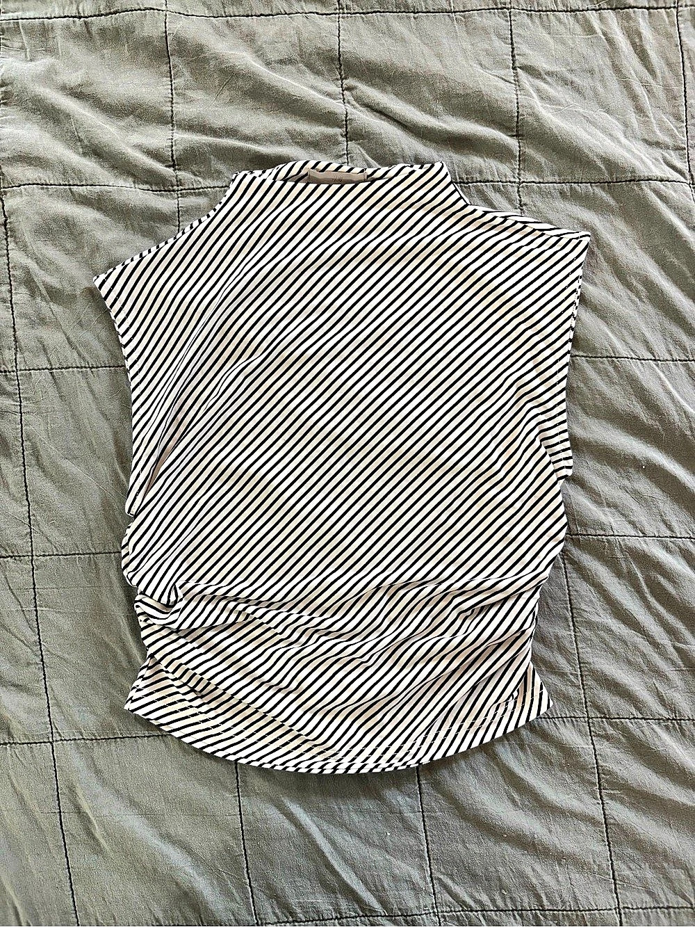 H&M Striped Sleeveless Top in White & Black Size Medium